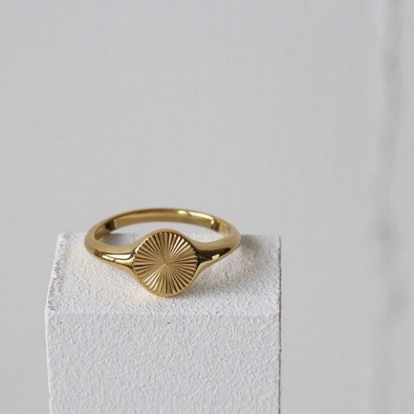 18K Gold Plated Soleil Sunburst Signet Ring - Picture 8 of 8